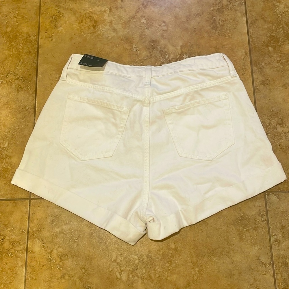 NWT Wild Fable white cuffed, jean shorts, Women’s size 8.